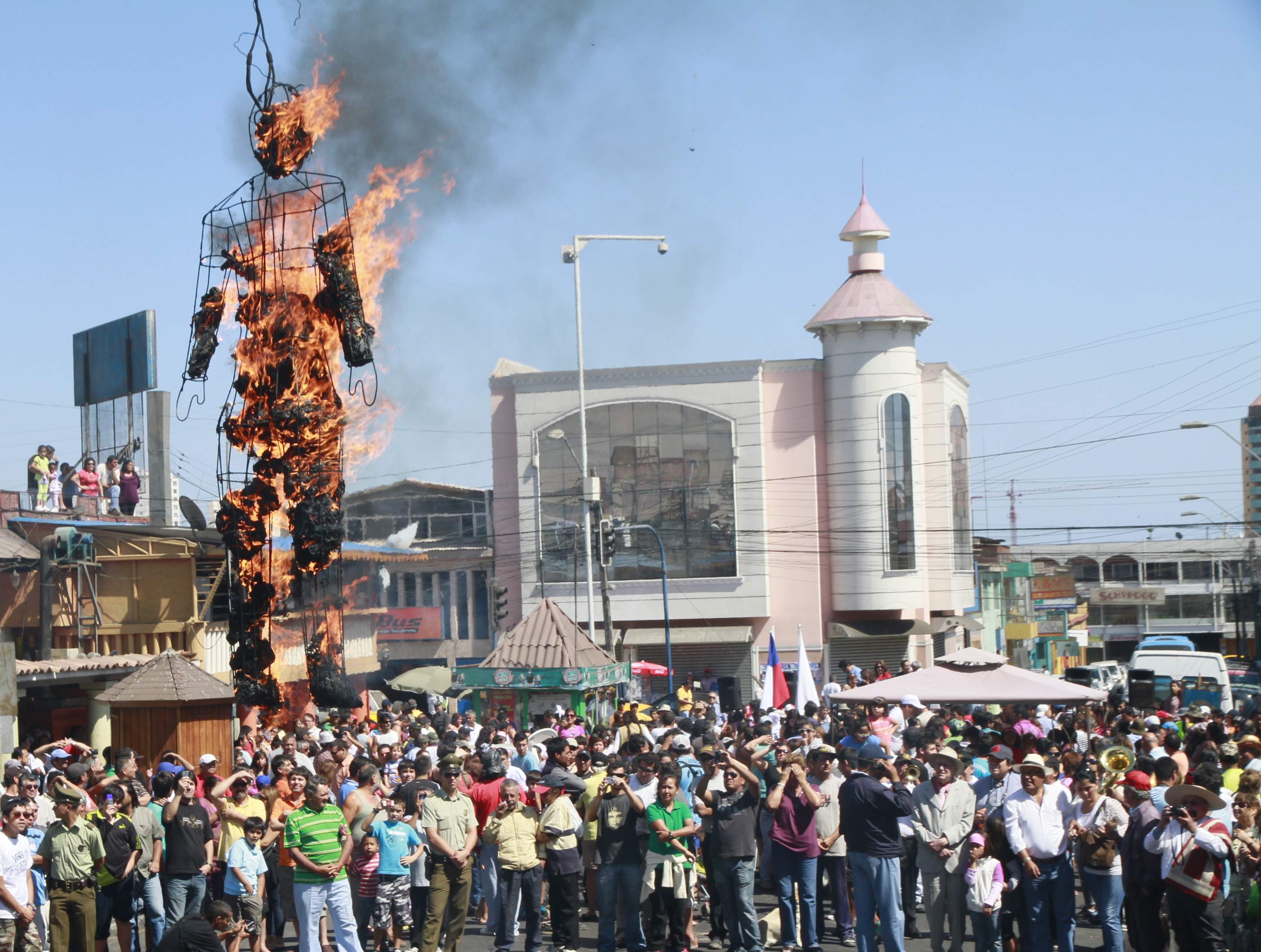FUEGO AL TRAIDOR