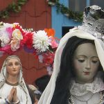 Las imágenes del templo de Caguach y las de las otras islas también son sacadas a pasear durante la procesión.