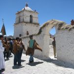 Regreso de la comitiva al templo.