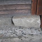 Piedras en los cimientos de la iglesia de Achao.