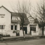 Residencia ubicada en la calle San Gabriel en 1952, la que albergó un almacén y una carnicería en el primer piso. Fotografìa proporcionada por José Antonio Correa.