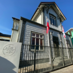 La casa Lüer fue rescatada de ser demolida por el Padre Guarda y es hoy la sede del nuevo Museo de Telecomunicaciones de Chile